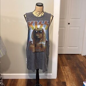 Kiss Charcoal Graphic muscleTee